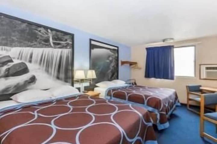 Room 13 of 28