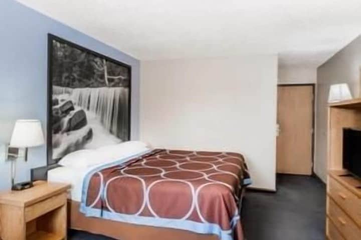Room 7 of 28