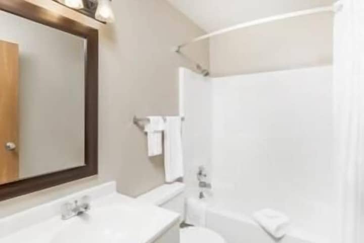 Room 10 of 28