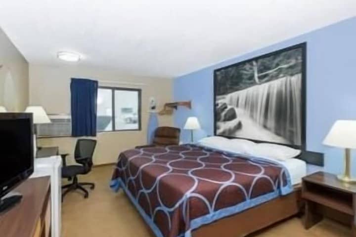 Room 16 of 28