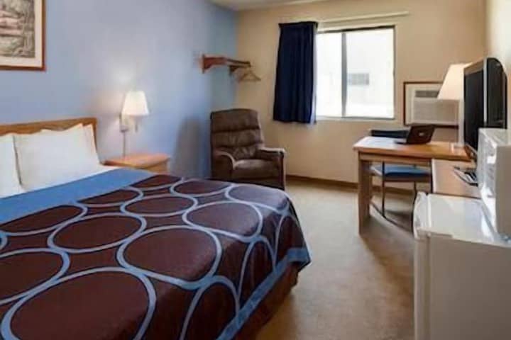 Room 9 of 28