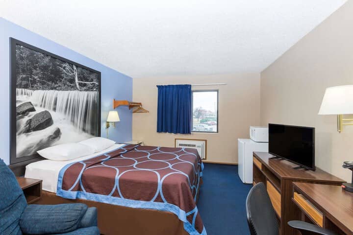 Room 4 of 28
