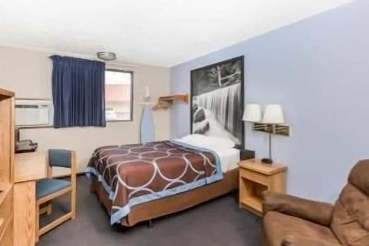 Room 14 of 28